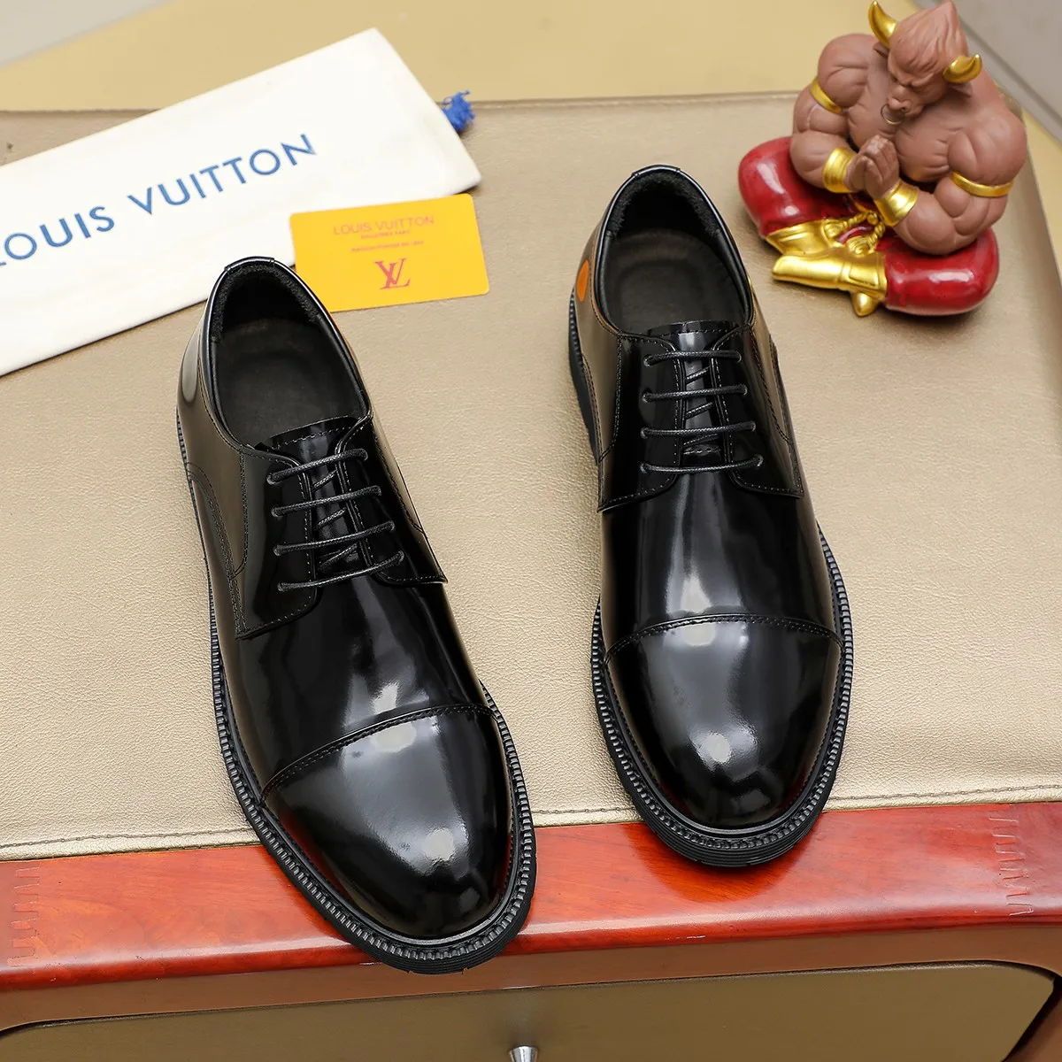 Men's shoes 💰660 💰 Louis Vuitton LV ® Autumn and Winter 🆕 models 🔛Full shoe counter First layer cowhide, 🐂Leather lined casual shoes for men, super soft outsole, essential for driving. Counter synchronization Original first layer cowhide Completely 1:1 mold customization 🌹Top version, 2 colors available! Number: 38-45 (37.46. Customized)